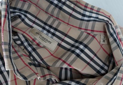 BURBERRY
- Chemise à carreaux signatures...