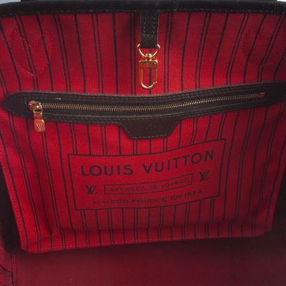 LOUIS VUITTON
Sac Louis Vuitton Neverfull...
