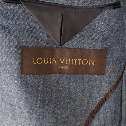 LOUIS VUITTON
Complet en tissu chiné bleu....