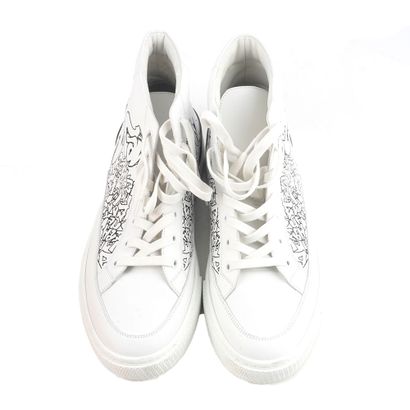 HERMÈS
Baskets Hermès District en cuir blanc...