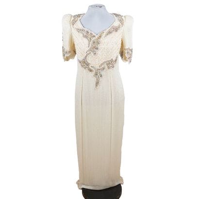 SILK
Silk maxi dress with sweetheart neckline...