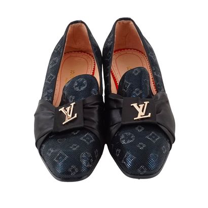 LOUIS VUITTON 
Paire de mocassins en cuir...