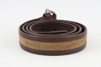 LOUIS VUITTON
Ceinture en cuir brun et suède...