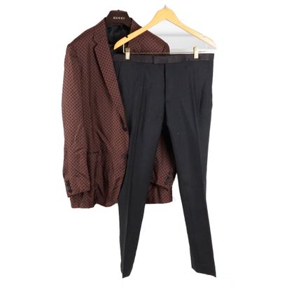 GUCCI
Complet marron et noir. 
Veste tailleur...