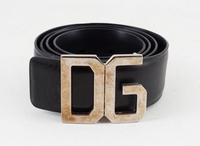 DOLCE GABBANA 
Ceinture en cuir brun. 
Boucle...