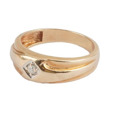 OR 10K / 10K GOLD
Bague en or jaune 10K sertie...