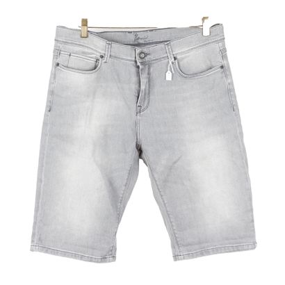 JEANS
Trois paires de Bermuda en denim
-...
