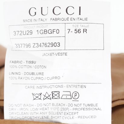 GUCCI
Veste tailleur beige avec logo original...