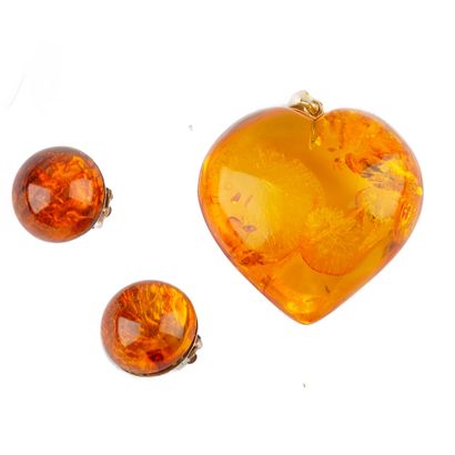 AMBRE / AMBER
Pendentif cœur en ambre comprenant...