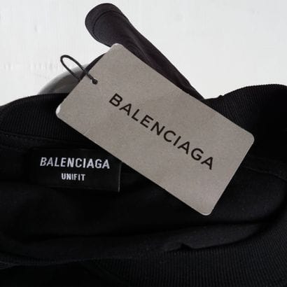 BALENCIAGA
T-shirt blanc, taille inconnue
T-shirt...
