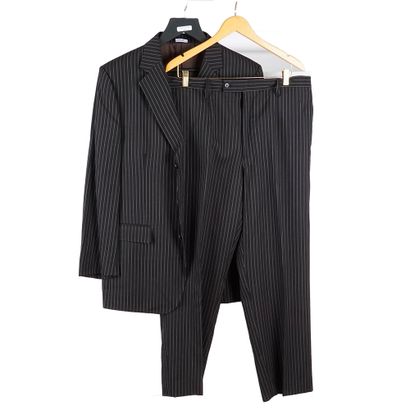 DOLCE GABANNA
Complet en laine noire rayée...