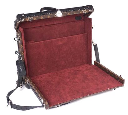 LOUIS VUITTON
Attaché case Louis Vuitton,...