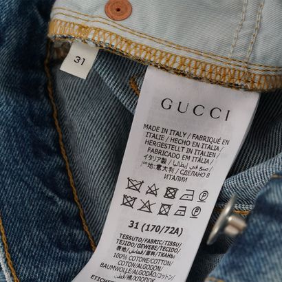 DSQUARED2, Milan
Jeans noir déchirés
Taille...