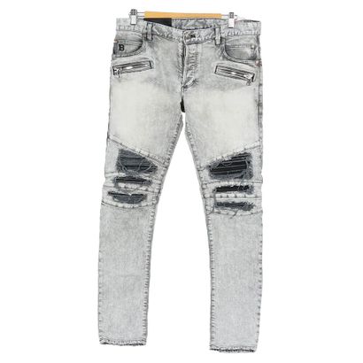 AMIRI
Jeans bleu foncé avec déchirures
Taille...