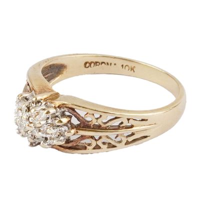 OR 10K / 10K GOLD
Bague en or jaune 10K sertie...