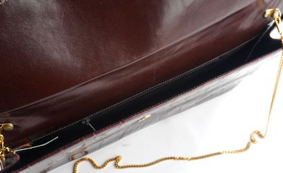 LA BENCI
Sac enveloppe en cuir marron façon...