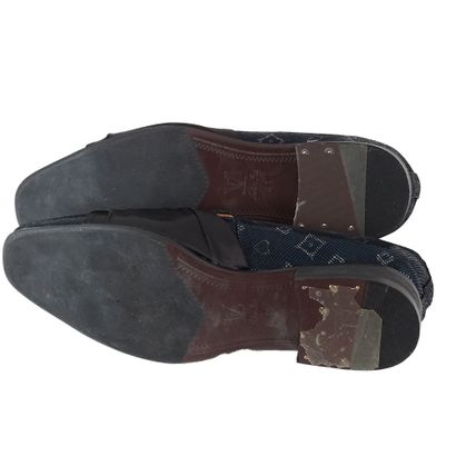 LOUIS VUITTON 
Paire de mocassins en cuir...