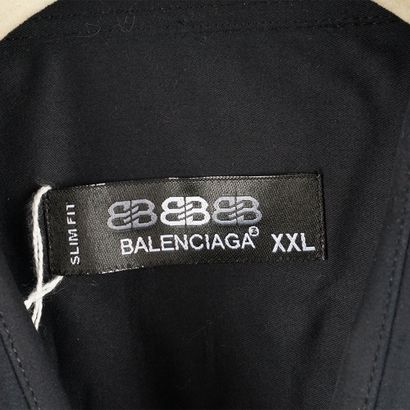 BALENCIAGA
Chemise noire coupe ajustée bordée...