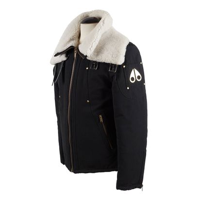 MOOSE KUCKLES
Black coat with removable sheepskin...