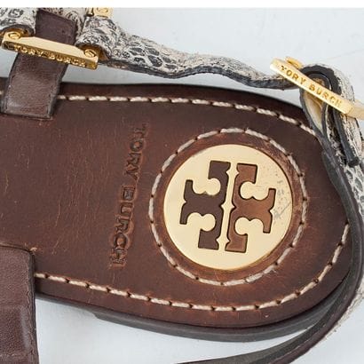 TORY BURCH
Sandales en cuir marron à bride...