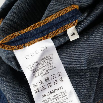 GUCCI
Robe courte en jeans Gucci, demi-manches
Taile...