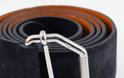 RALPH LAUREN 
Ceinture en nubuck noir. 
Boucle...