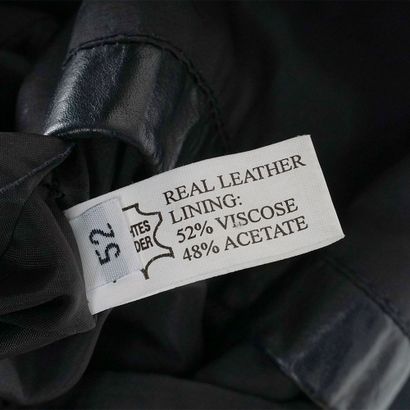 STRELLSON
Black leather jacket with zipper...