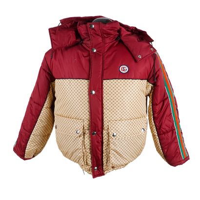 GUCCI
Doudoune à capuche beige et bourgogne
Taille...