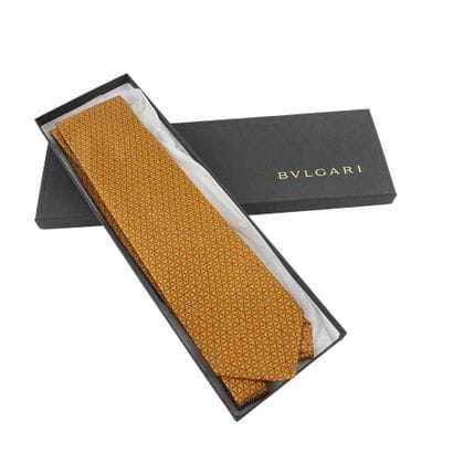 BVLGARI
Cravate Bvgari en soie 100%.
Boîte...