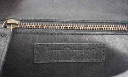 JOHN FLUEVOG
John Fluevog Anna bag in black...