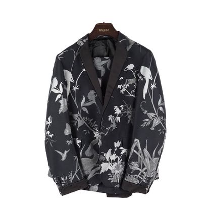 GUCCI
Complet noir avec motif floral argenté....