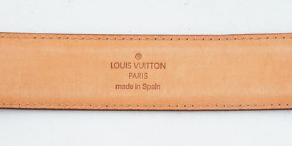 LOUIS VUITTON
Ceinture en cuir brun. 
Boucle...