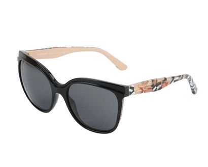 BURBERRY
Lunettes de soleil Burberry noires....