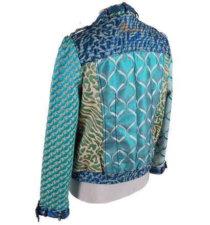 DESIGUAL
Desigual jacket with Japanese print.
Size:...