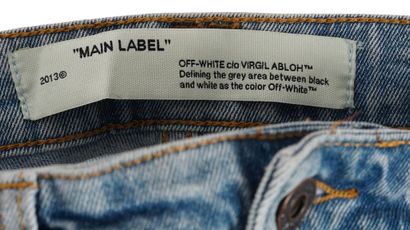OFF-WHITE 
Jean blue clair délavé Off-White...