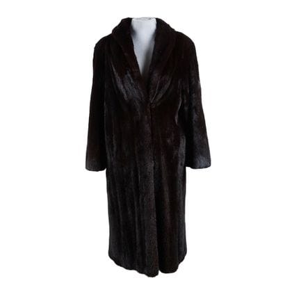 FOURRURE / FUR
Manteau en fourrure de vison.
Longueur:...