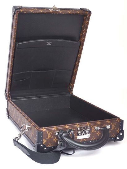 LOUIS VUITTON
Attaché case Louis Vuitton,...