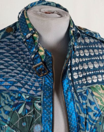 DESIGUAL
Desigual jacket with Japanese print.
Size:...