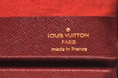 LOUIS VUITTON 
Boîte à stylos Louis Vuitton,...