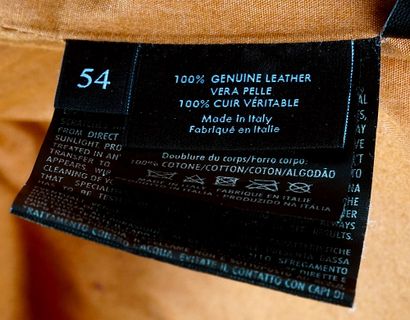 GUCCI 
Manteau de cuir marron avec manches...