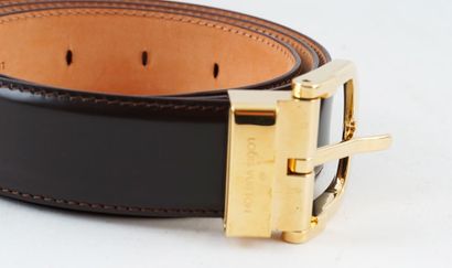 LOUIS VUITTON
Ceinture en cuir brun. 
Boucle...