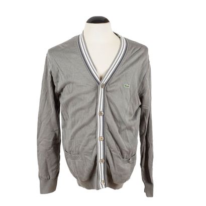 LACOSTE 
Ensemble comprenant : 
- Un cardigan...