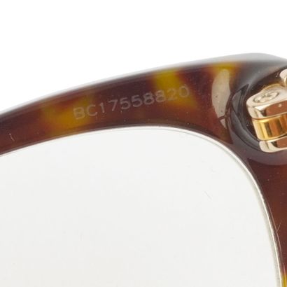 CHANEL
Montures à motif tortoise avec tempes...