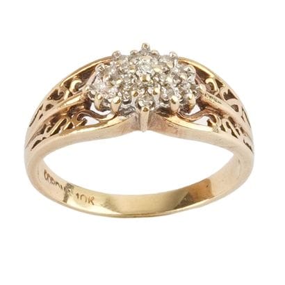 OR 10K / 10K GOLD
Bague en or jaune 10K sertie...