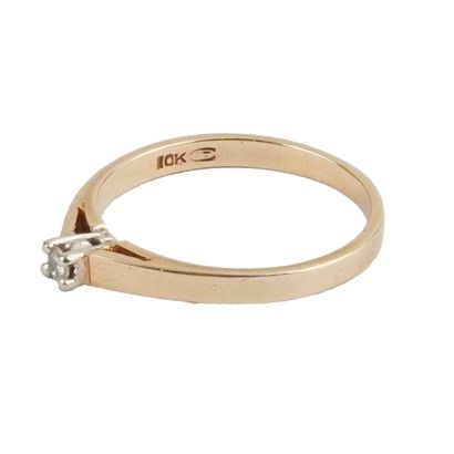 OR 10K / 10K GOLD
Bague en or jaune 10K sertie...
