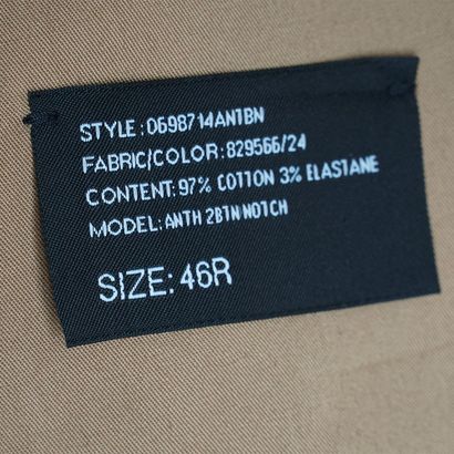 RALPH LAUREN 
Une veste tailleur brun clair...