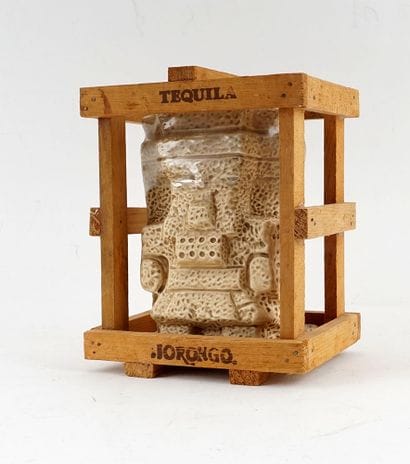 Bouteille de céramique en forme d'un personnage...