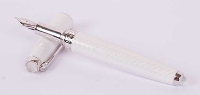 CARAN D'ACHE - LALIQUE “WHITE CRYSTAL” FOUNTAIN...