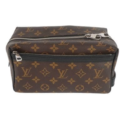 LOUIS VUITTON 
Toiletry Bag in Monogram Canvas...