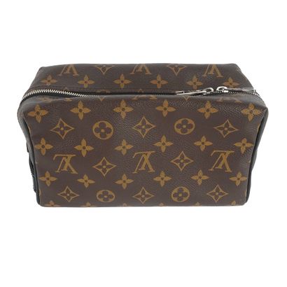LOUIS VUITTON 
Toiletry Bag in Monogram canvas...